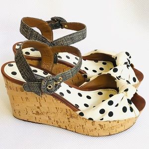 Dolce & Gabbana
Ankle strap platform sandals